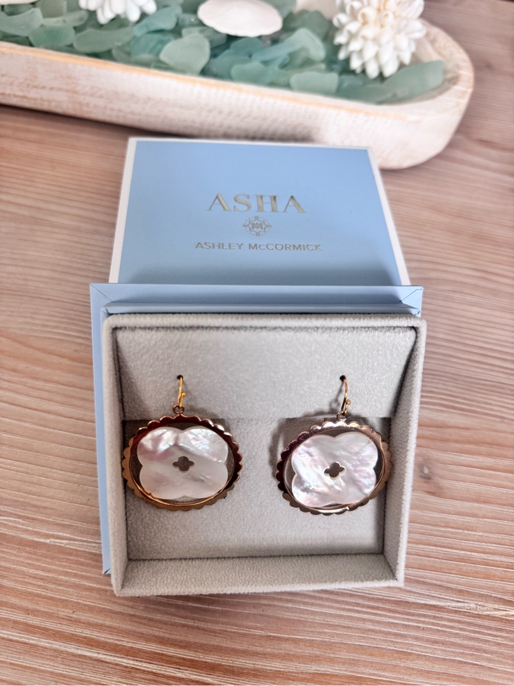 ASHA Gold Mother-of-Pearl Drop Earrings - White